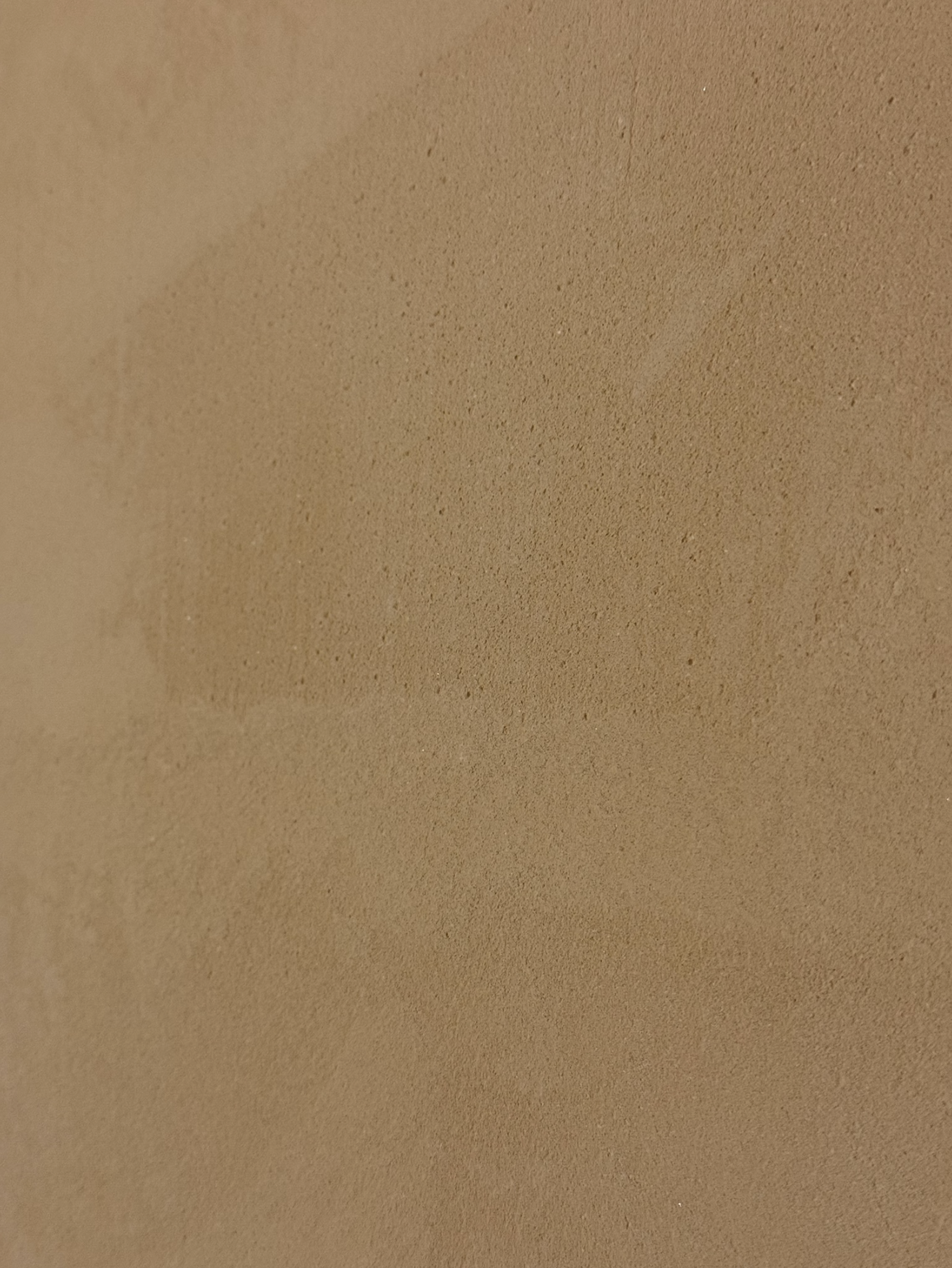 Nahaufnahme der glatt verarbeiteten Kalkglätte mit feiner Struktur in Bremen