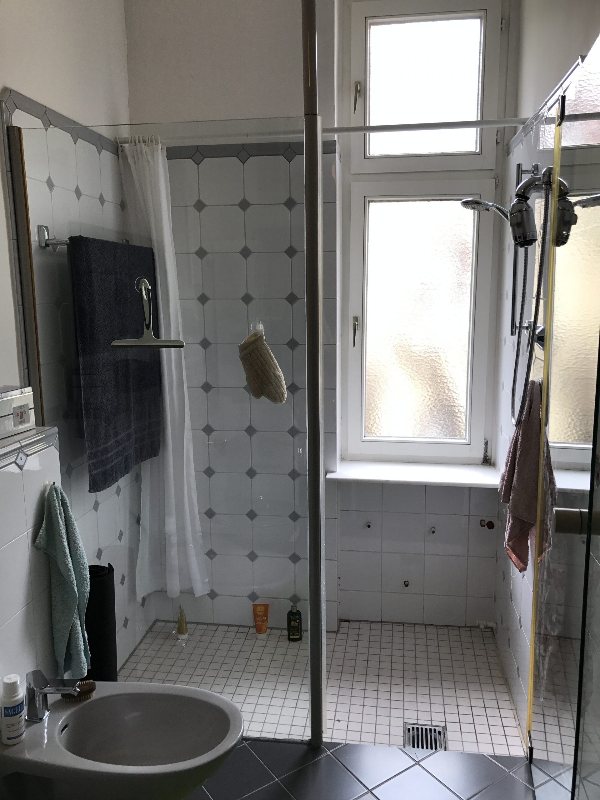 Dusche vor der Ausführung mit Microcement im Badezimmer in Berlin